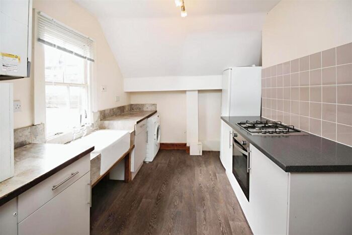 3 Bedroom Flat To Rent In Sun Street, Hitchin, Hertfordshire, SG5