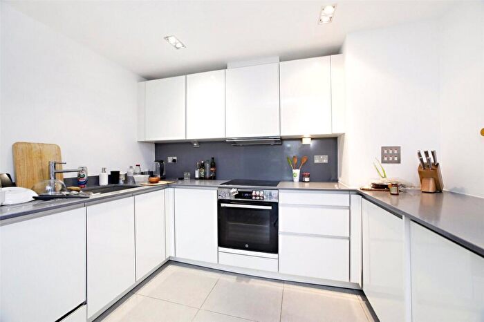 1 Bedroom Flat To Rent In Leman Street, London, E1