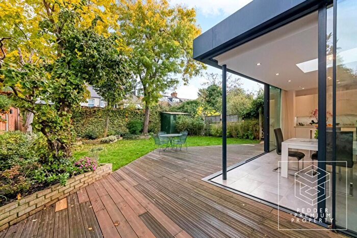 6 Bedroom Semi Detached House To Rent In Hollingbourne Road, Herne Hill, London, SE24