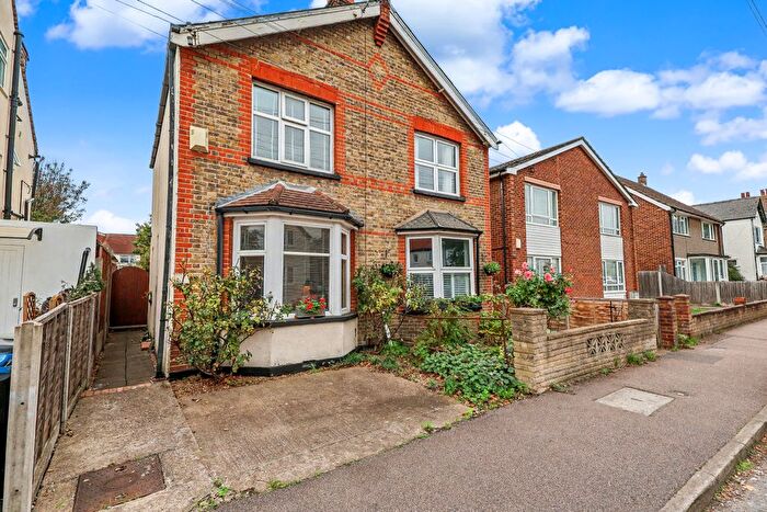 2 Bedroom Semi-detached House For Sale In Tolworth Road, Surbiton, KT6