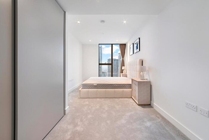 2 Bedroom Apartment To Rent In Harcourt Tower, Marsh Wall, London, E14