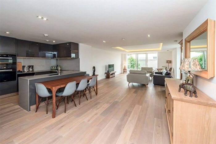 2 Bedroom Flat To Rent In Landau Apartments, Fulham, London, SW6