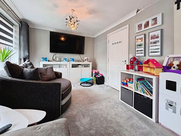 5 Bedroom Semi-Detached House For Sale In Mackley Close, South Shields, NE34