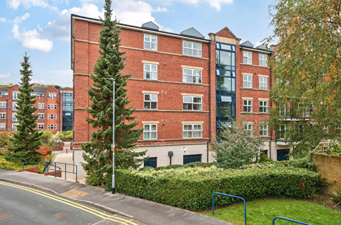 2 Bedroom Flat For Sale In Carisbrooke Road, Far Headingley, Leeds, LS16