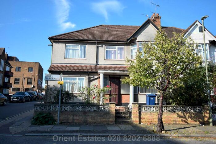 5 Bedroom Semi-Detached House To Rent In Aprey Gardens, London, NW4