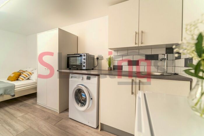 1 Bedroom Studio To Rent In Meadow Close, Barnet, EN5