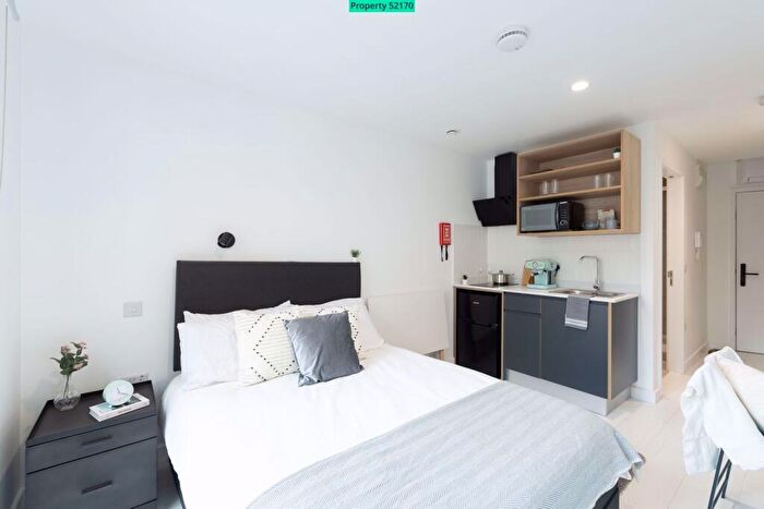 Studio To Rent In Commercial Road, London, E14