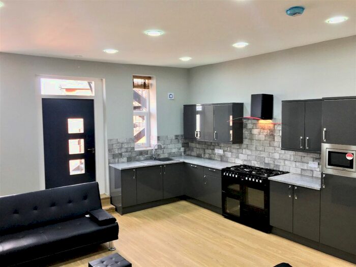 4 Bedroom Flat To Rent In Eslington Road, Jesmond, Newcastle Upon Tyne, NE2