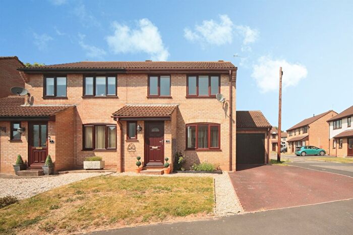 3 Bedroom Semi-Detached House For Sale In Kirke Grove, Taunton, TA2