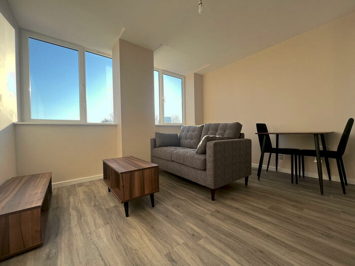 1 Bedroom Apartment To Rent In Southwood House, M5