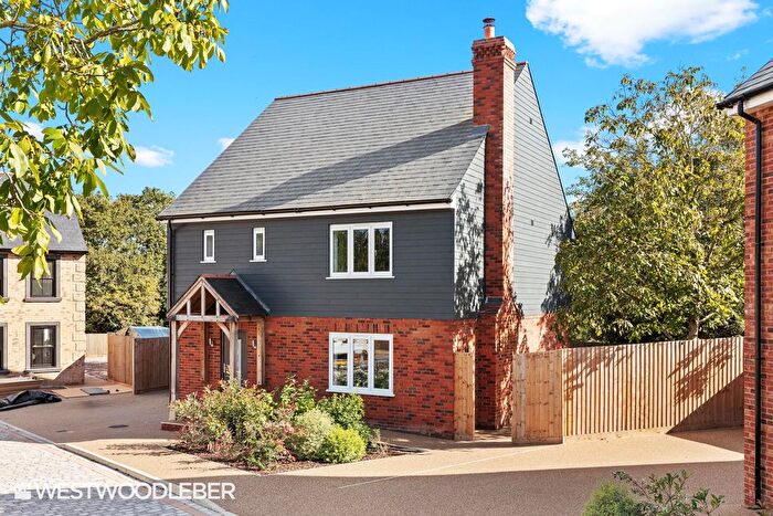 5 Bedroom Detached House For Sale In Walnut Tree Close, Hoe Lane, Nazeing, EN9