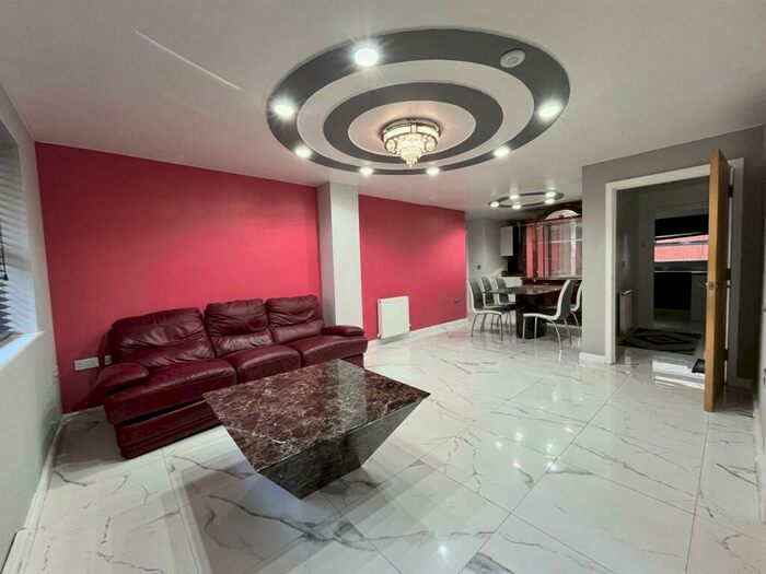 4 Bedroom House To Rent In Bilsborrow Road, Manchester, M14