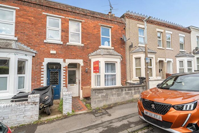 3 Bedroom Terraced House For Sale In Shelley Street, Swindon, SN1