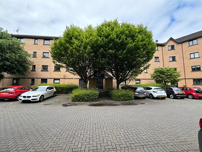 1 Bedroom Flat To Rent In Flat At Riverview Gardens, G5
