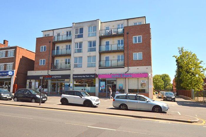 2 Bedroom Flat For Sale In Greyholme Court, Hatch End, HA5