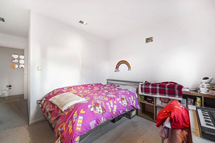 2 Bedroom Flat For Sale In Canary Wharf, Docklands, London, E14