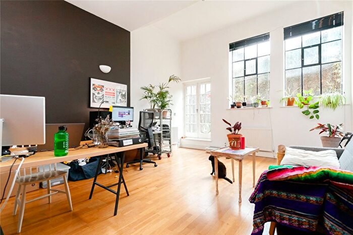 1 Bedroom Flat To Rent In Montague Court, Hackney, London, E8