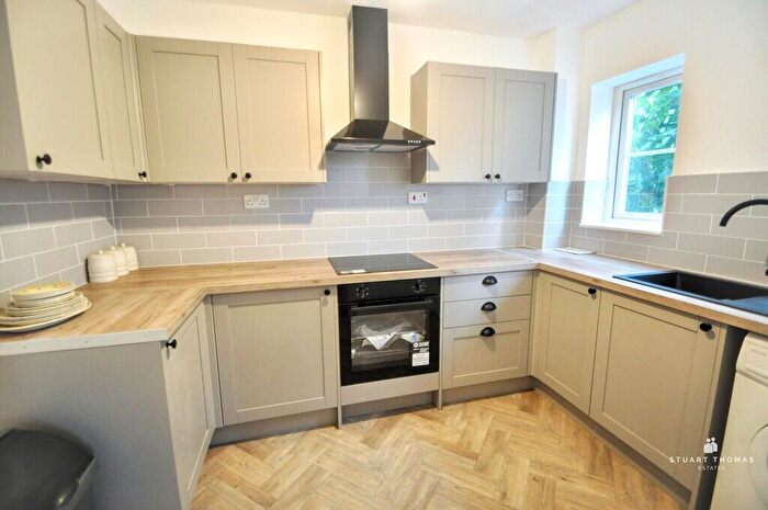 2 Bedroom Flat To Rent In Saxon Court, Benfleet, Essex, SS7