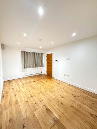 1 Bedroom Flat To Rent In The Crescent, Slough, SL1