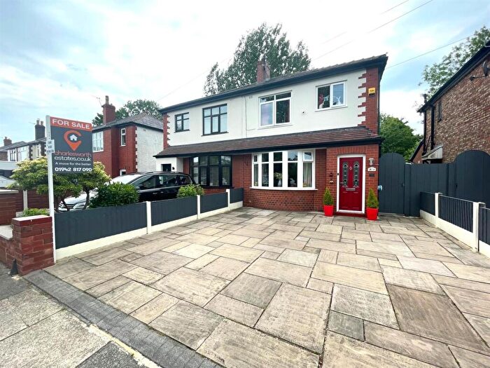 4 Bedroom Semi Detached House For Sale In Central Drive, Westhoughton, Bolton, BL5