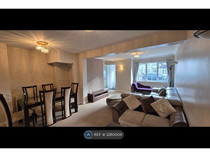 4 Bedroom Semi-Detached House To Rent In Misbourne Road, Uxbridge, UB10