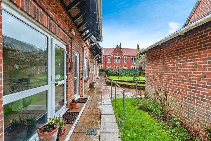 1 Bedroom Flat For Sale In Great Well Drive, Romsey, SO51