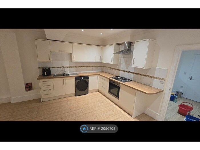 3 Bedroom Flat To Rent In Upton Heights, London, E7