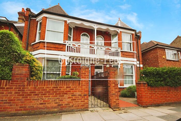 2 Bedroom Property To Rent In Kingston Road, Teddington, TW11