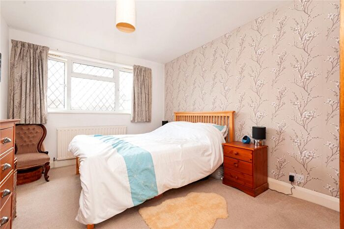 3 Bedroom End Of Terrace House For Sale In Meadway, Twickenham, TW2