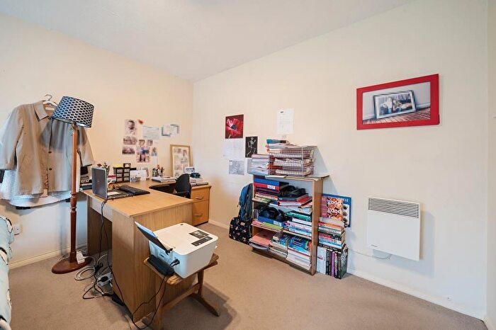 2 Bedroom Flat For Sale In Maidenhead, Berkshire, SL6