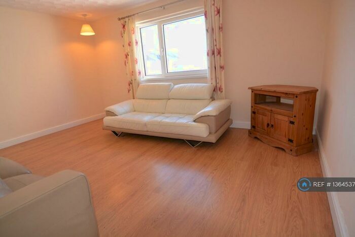 3 Bedroom Flat To Rent In Dunphail Drive, Glasgow, G34