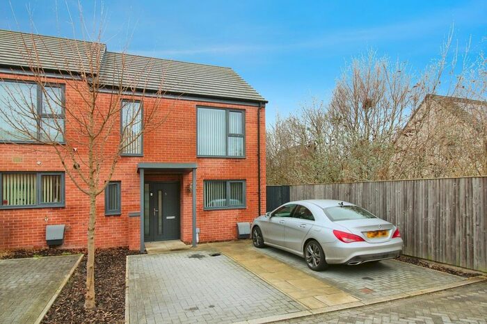 2 Bedroom End Of Terrace House To Rent In Park View, Allerton Bywater, Castleford, West Yorkshire, WF10