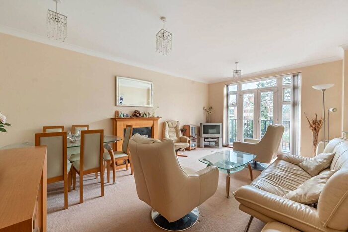 2 Bedroom Flat For Sale In Stonegrove, Edgware, HA8