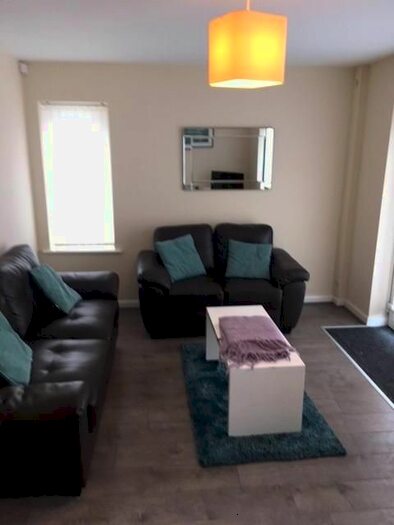 3 Bedroom Town House To Rent In Churchgate, Stockport, SK1