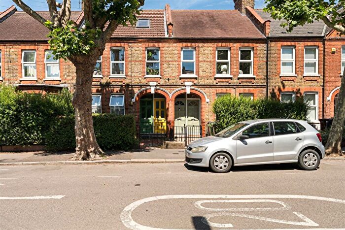 3 Bedroom Maisonette For Sale In Hawarden Road, Walthamstow, E17