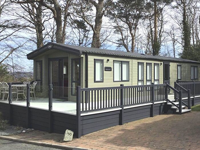 2 Bedroom Mobile/park Home For Sale In Abi Westwood, Conwy, LL32