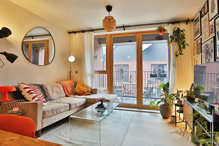 2 Bedroom Flat For Sale In David Street, Leeds, LS11