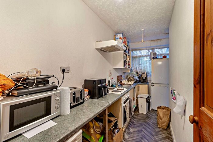 2 Bedroom Terraced House For Sale In Chesthunte Road, London, N17