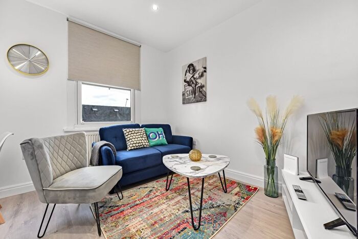 2 Bedroom Flat To Rent In Broadway Market, Hackney, E8