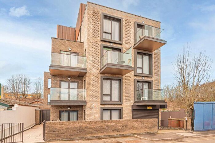 3 Bedroom Flat To Rent In Albert Road, New Barnet, Barnet, EN4