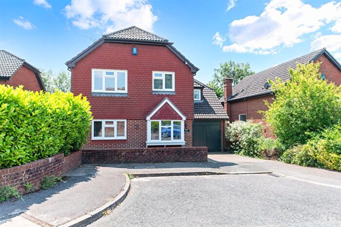 4 Bedroom Detached House For Sale In Chaucer Close, Banstead, SM7