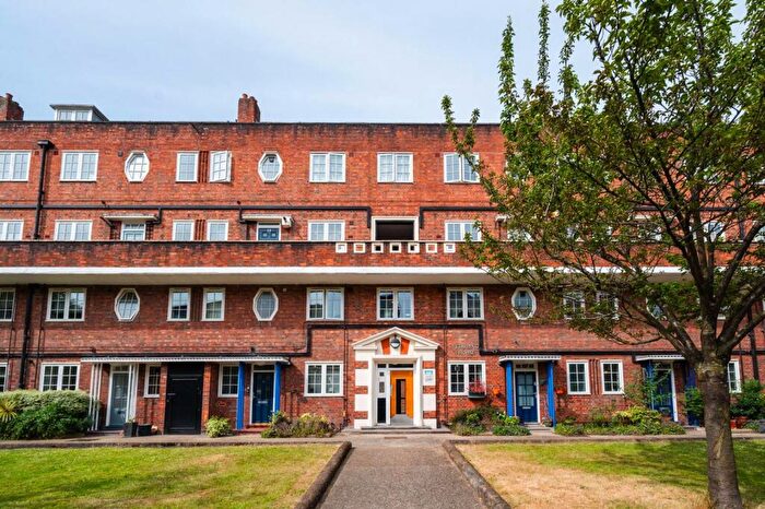 3 Bedroom Flat To Rent In Barrow Hill Estate, St John's Wood, London, NW8