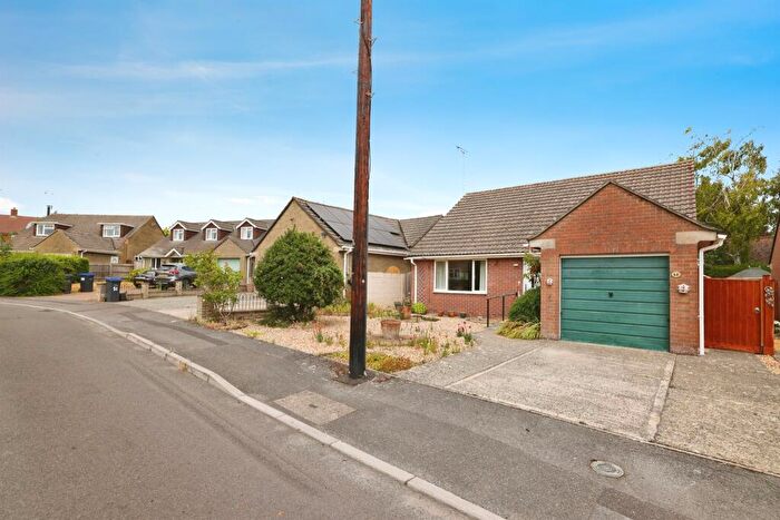 2 Bedroom Detached Bungalow For Sale In Willow Drive, Durrington, Salisbury, SP4