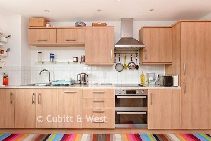 2 Bedroom Flat For Sale In Burrage Road, Redhill, Surrey, RH1