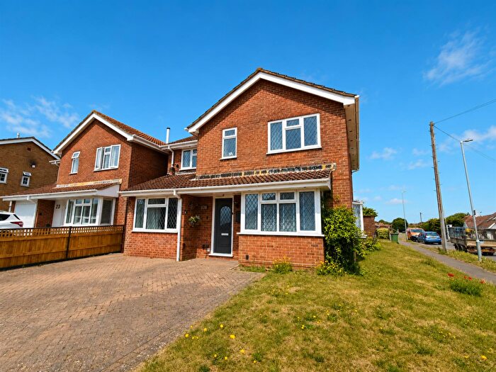 5 Bedroom Detached House For Sale In Manor Drive, Telscombe Cliffs, Peacehaven, BN10