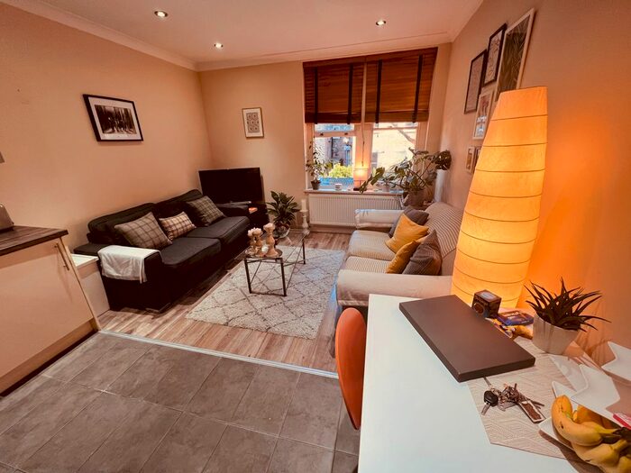 2 Bedroom Flat To Rent In Middle Lane, London, N8