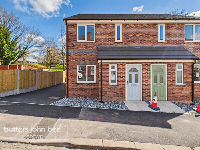 3 Bedroom Semi Detached House For Sale In Walthall Street, Crewe, CW2