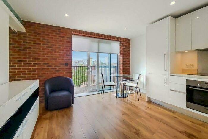 Studio To Rent In Warehouse Court, Woolwich, London, SE18