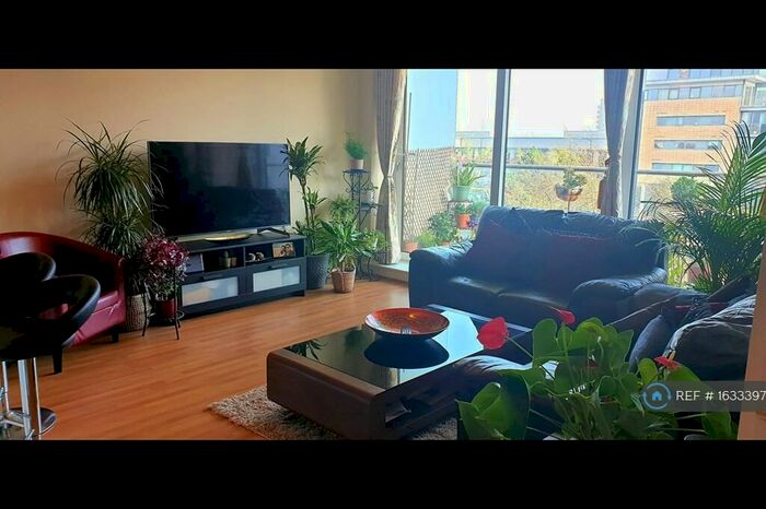 2 Bedroom Flat To Rent In Basin Approach, London, E16
