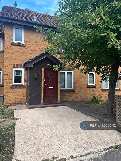 1 Bedroom Semi-Detached House To Rent In Albany Park, Slough, SL3